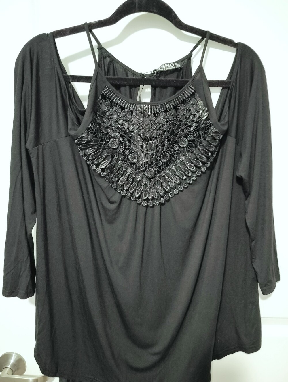 CNFIO Women’s 14 Black Embroidered Cold-Shoulder Top